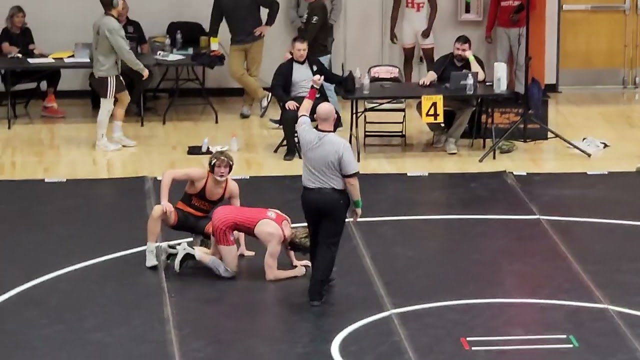 IHSA 3A Sectionals @ Edwardsville Championship Round 1 150lbs - Minooka vs Lincoln Way Central
