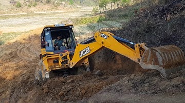 Jcb 3dx super making way out from a working place