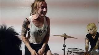 G.L.O.S.S.  – Girls living outside society’s shit (Live in San Jose, 08-12-2016)