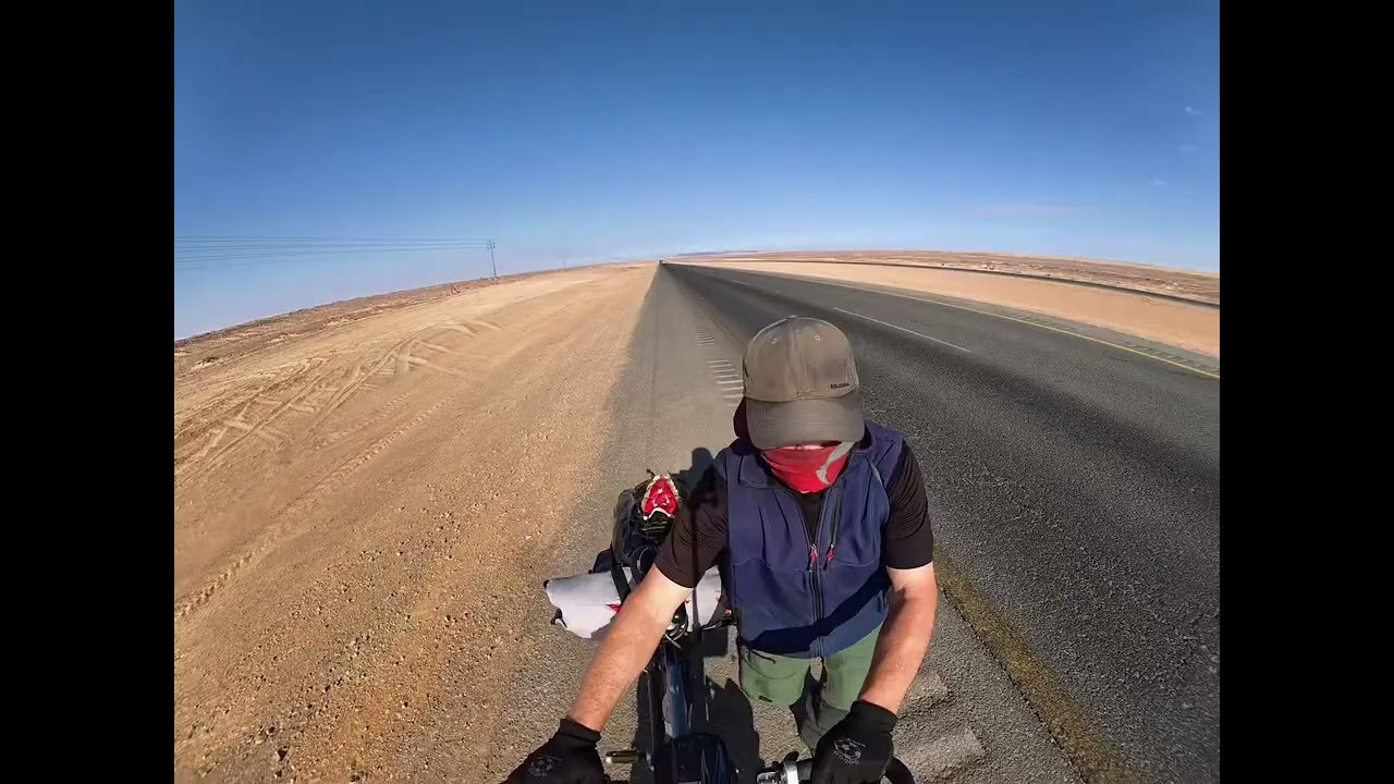 Bisikletle umre yolculuğumun 27. günü... 70 km hızla esen çöl rüzgarları oldukça zorladı.