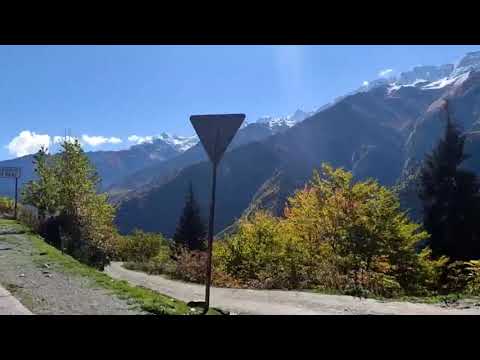 Сванетия, Грузия. Дорога на Местию, горы и река Ингури