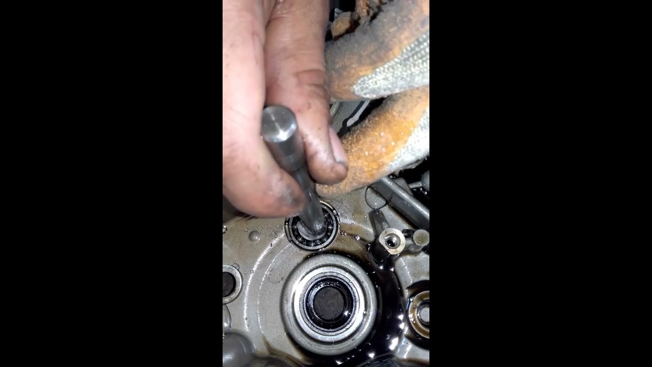 Como sacar  ruleman de caja ciego  de motor 110 125cc con papel