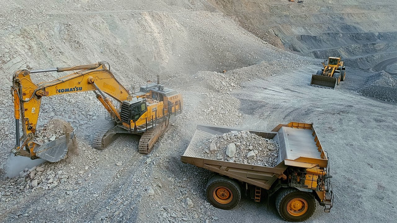Komatsu HD785-7 Rigid Dump Truck | Komatsu excavator loading - YouTube