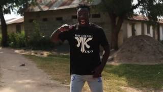 mkali wenu kameza chupi ya bikini hadharani