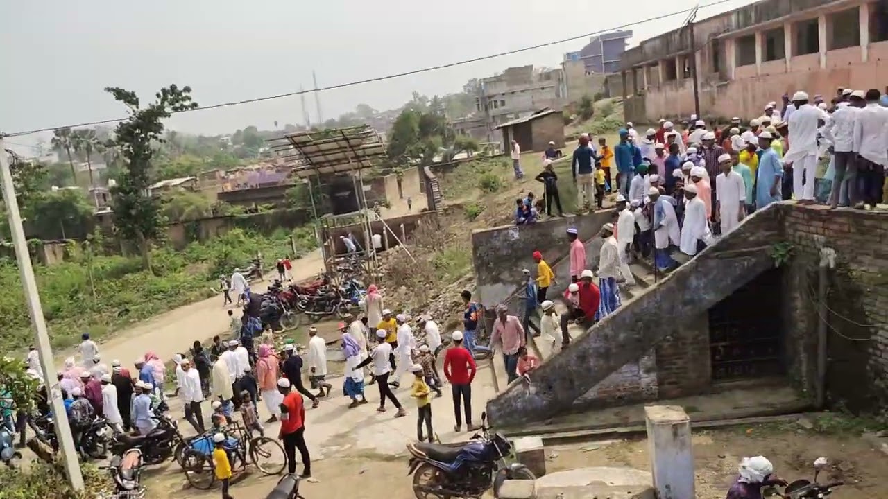 pirpainti bazar jama masjid alwida ki Namaz ke baad ka manzar