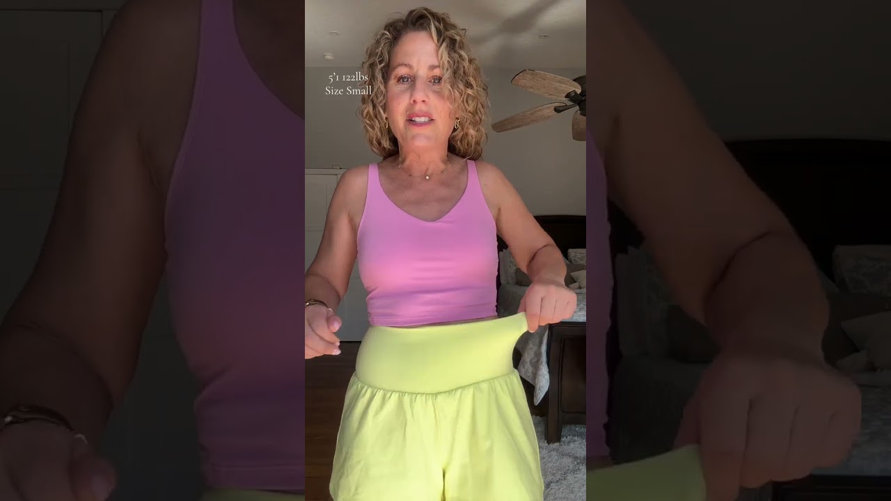 Loving the built-in sports bra on this top!! 