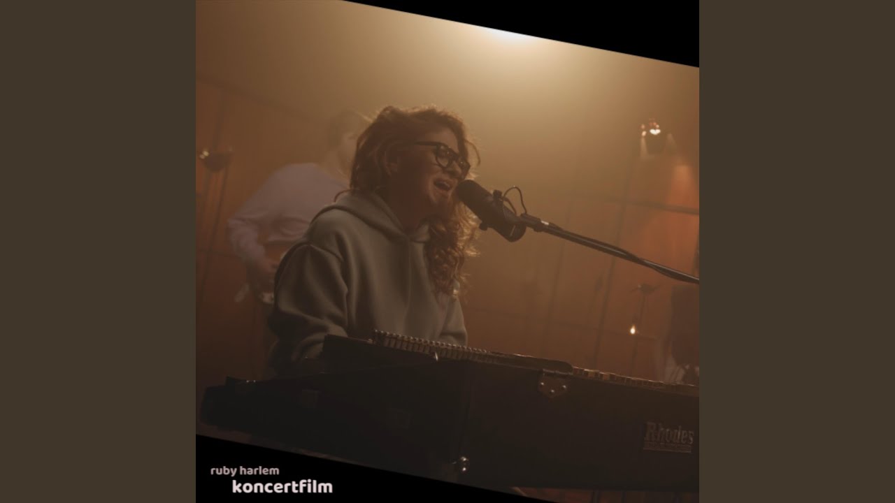 Watch Még fáj (Live) (feat. Király Linda) on YouTube