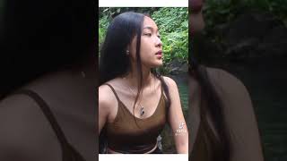 Lihat Perempuan Cantik Ini A Mandi Di Sungai