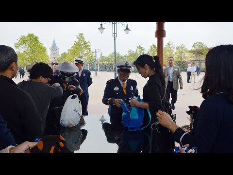 newspaper mockup Shanghai Disney Resort to allow outside food into park