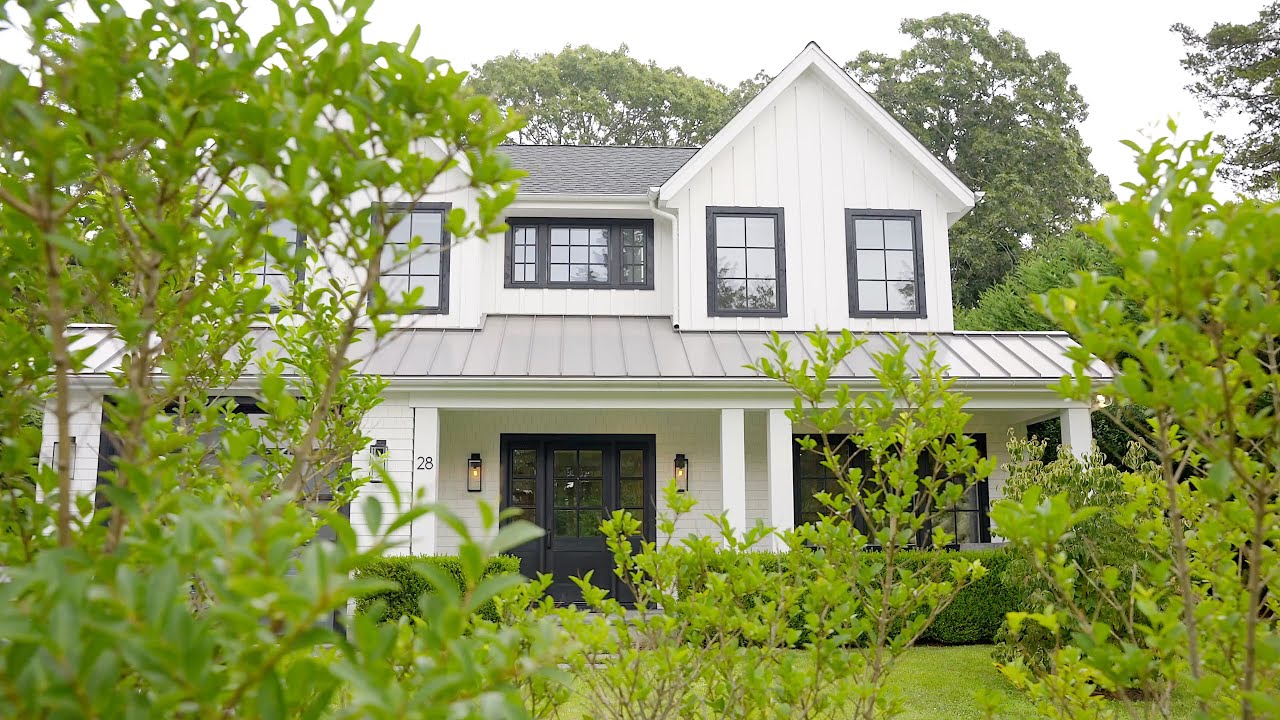 Chic Artist’s Home in Sag Harbor