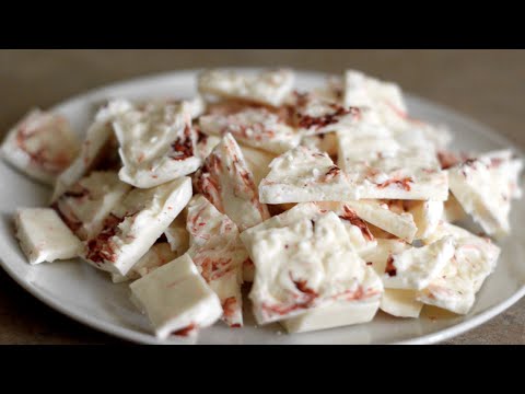 How to make white chocolate peppermint bark - holiday gift idea