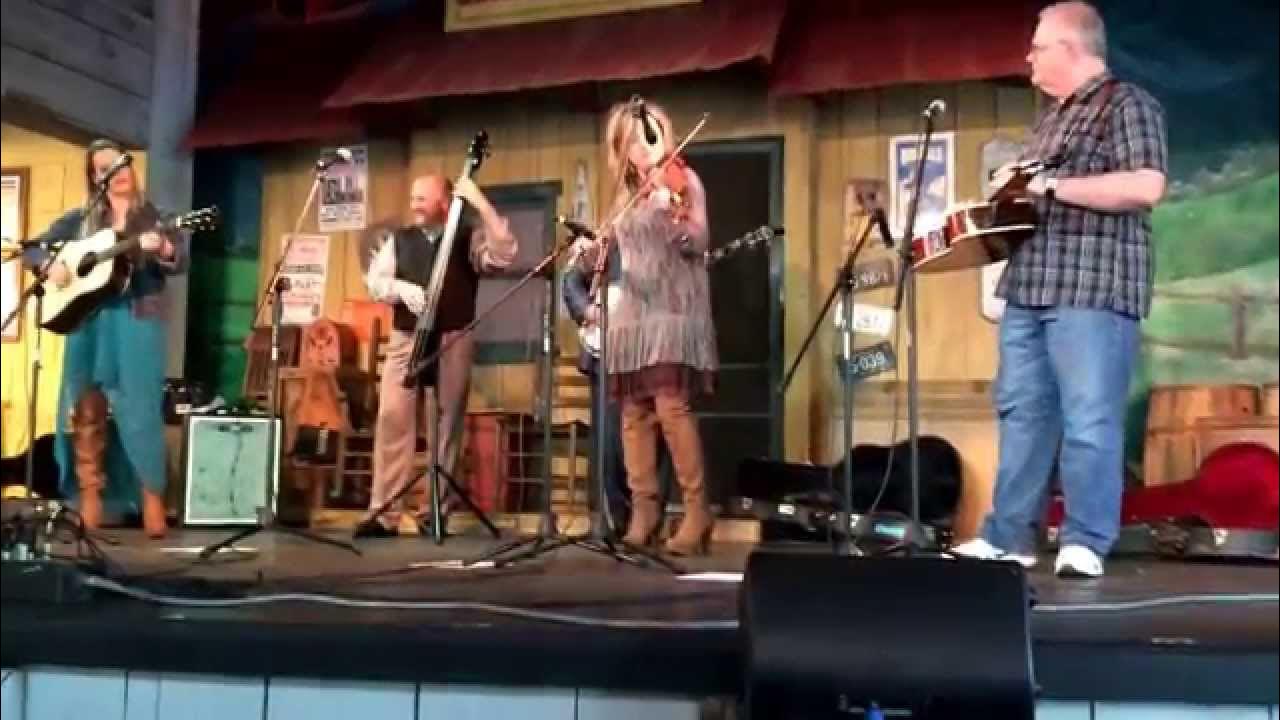 Bama BluGrace "I'll Fly Away" at Dollywood YouTube