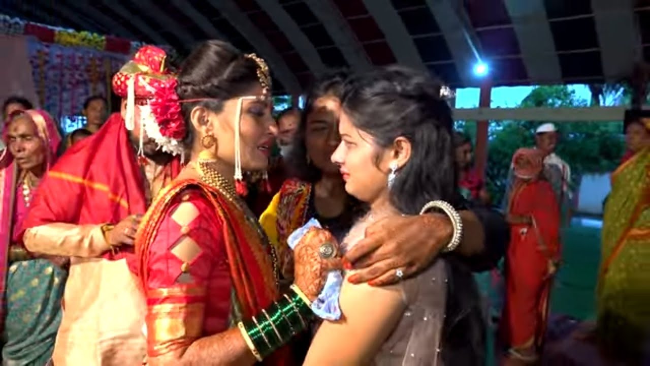 आई बाबाची लाडकी लेक सासरी निघाल्यवर आई बाबाची आवस्ता काय होते पहा