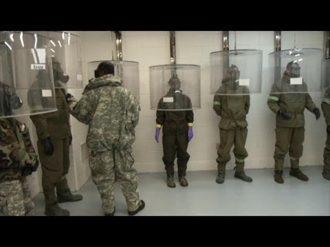 Video: Wie Setzt Man Eine Gasmaske Auf? Wie Ist Die Reihenfolge Beim Anlegen? Regeln Und Vorschriften In Der Armee Und Für Schulkinder. Warum Ist Es Notwendig Auszuatmen?