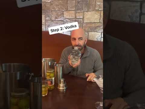 Video: Martinii se fac cu vodcă sau gin?