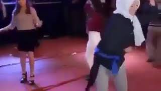 Türbanli Kizin Yaptiğina Bakin Şok