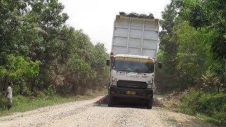 Download lagu Truck Isuzu Giga Unloading Coral In project location Dump Truck Style Truck Isuzu Giga Unloading Coral In project location Dump Truck Style