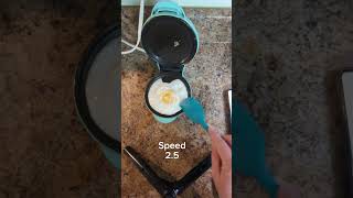 How Long to Fry an Egg on a Mini Griddle #shorts #cooking