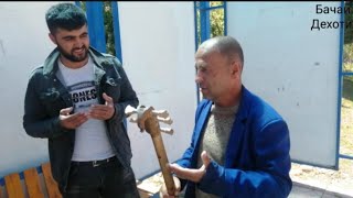 картинка: Аббоси ревади барои гарибо дуои хайр дод дар рох