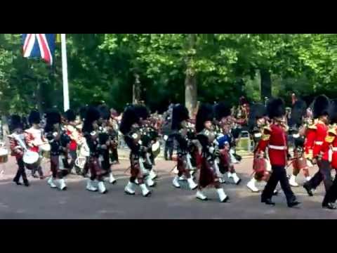 scots guards pipes and drums march down the mall t