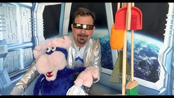 Ima Nuttin Is The Maid For The Spaceship  “Alien Encounter 05” The Puppet Hideaway with Eric Thomsen