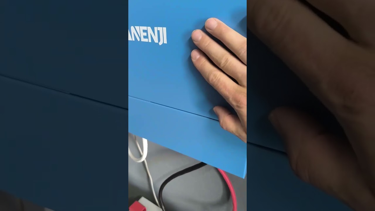 предохранитель в  АКБ  + или  -