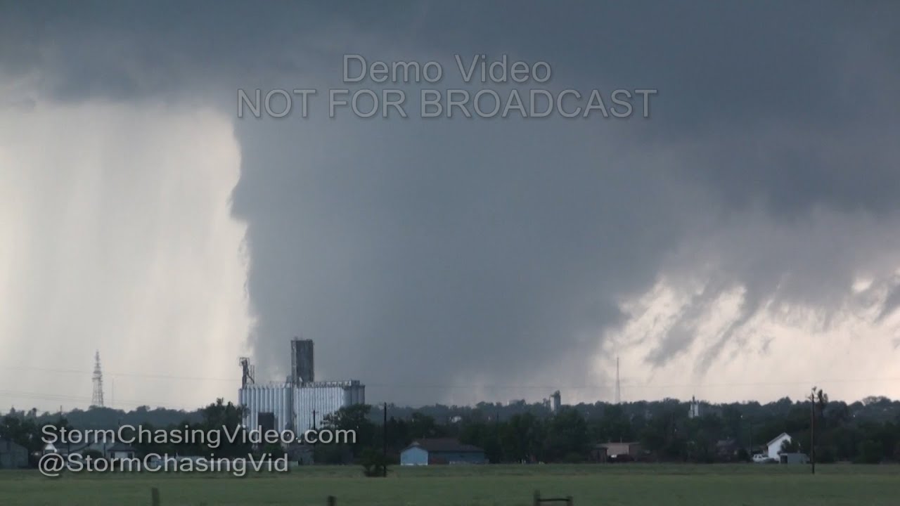 Multiple Tornadoes At Once Near Dodge City - 5/24/2016