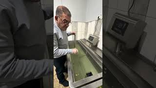 İşyerimize Günlük Olarak Gelen Sebzeler Ozonlu Su Cihazında Yıkanmaktadır