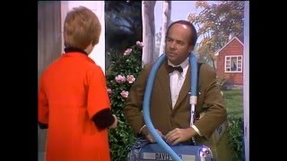 Vacuum Salesman from the Carol Burnett Show (Full Sketch) Vacuum Salesman from the Carol Burnett Show (Full Sketch)