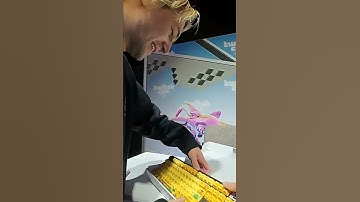 I Built xQc a Custom Keyboard...