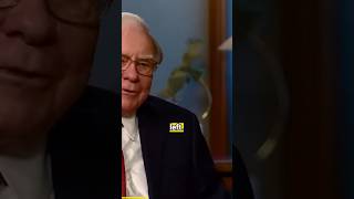Warren Buffett’s Views on the INTERNET’S Impact on Daily Newspapers 📰 #shorts