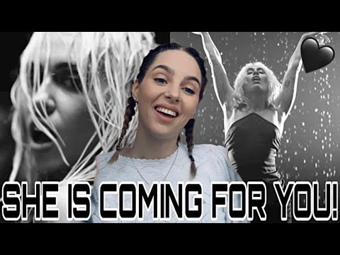 Miley Cyrus -