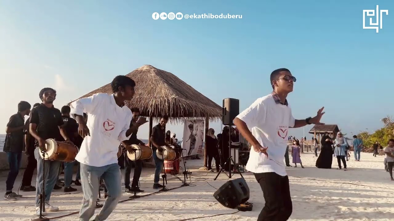 Fiya Reethi Kamunney ft Aju (Live)