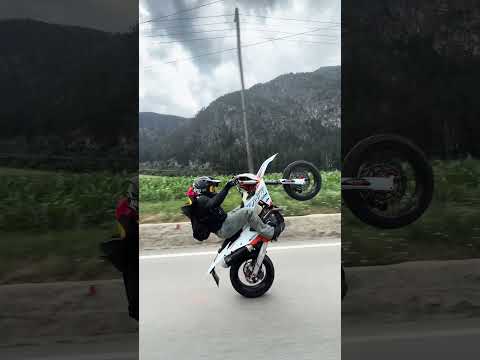 SENDS IN ITALIA 🇮🇹🇮🇹 #supermoto #bikelife #bikes — Video von MotoPeer auf YouTube