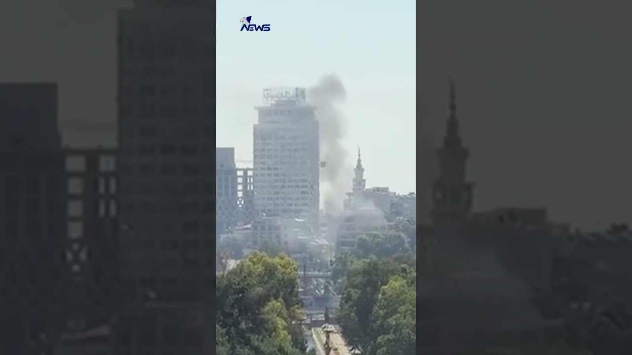 اللحظات الأولى للانفجار الذي وقع قرب الفندق الذي يقيم فيه الرئيس الفرنسي في دمشق | #وان_نيوز