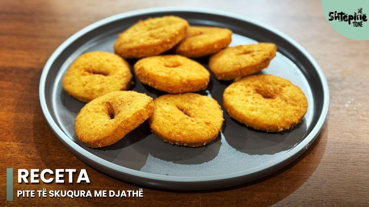 Pite të skuqura me djathë - Në Shtëpinë Tonë