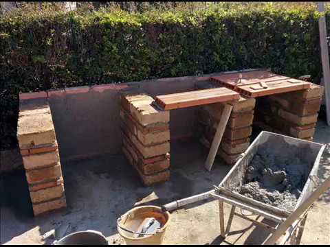 Video: Braciere per barbecue fatto di mattoni con le tue mani. Progetti barbecue