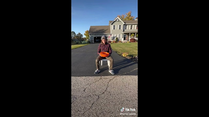Trick-or-treating in a rush be like 🤣
