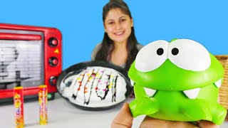 Oyuncak Om Nom Pasta Yapıyor Ve Fazla Şeker Yiyor Çocuk Videoları