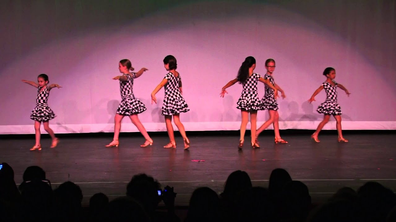 09  Girls formation silver History repeating