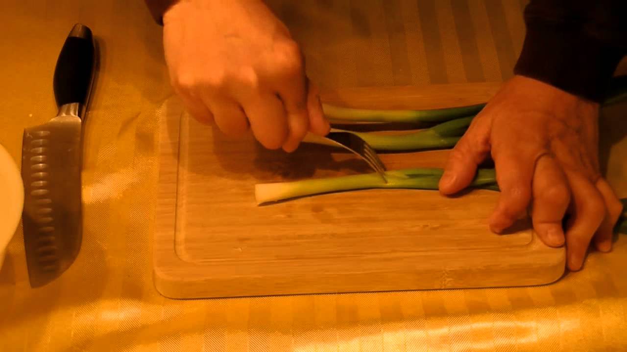 How to Cut a Green Onion {Step-by-Step Tutorial} - FeelGoodFoodie