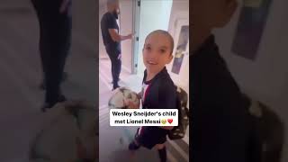 Wesley Sneijder’s child meeting Lionel Messi is the most wholesome video you’ll see today 🥹❤️