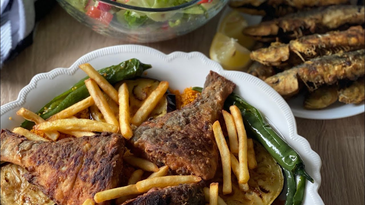 كسكسي بالحوت حوت (سمك) وسردينامقلية من الاكلات التقليدية فى ليبيا