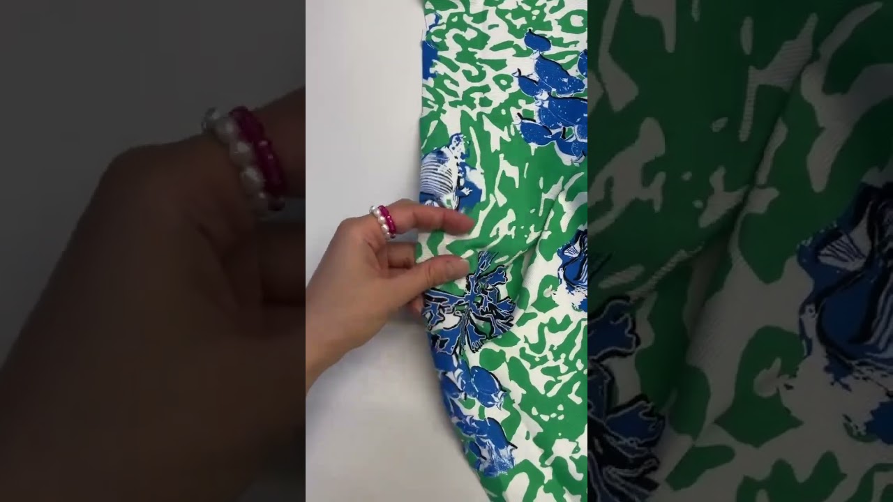 Трикотаж от бренда Marc Cain в ярком сочетании оттенков зеленого и синего на молочном фоне