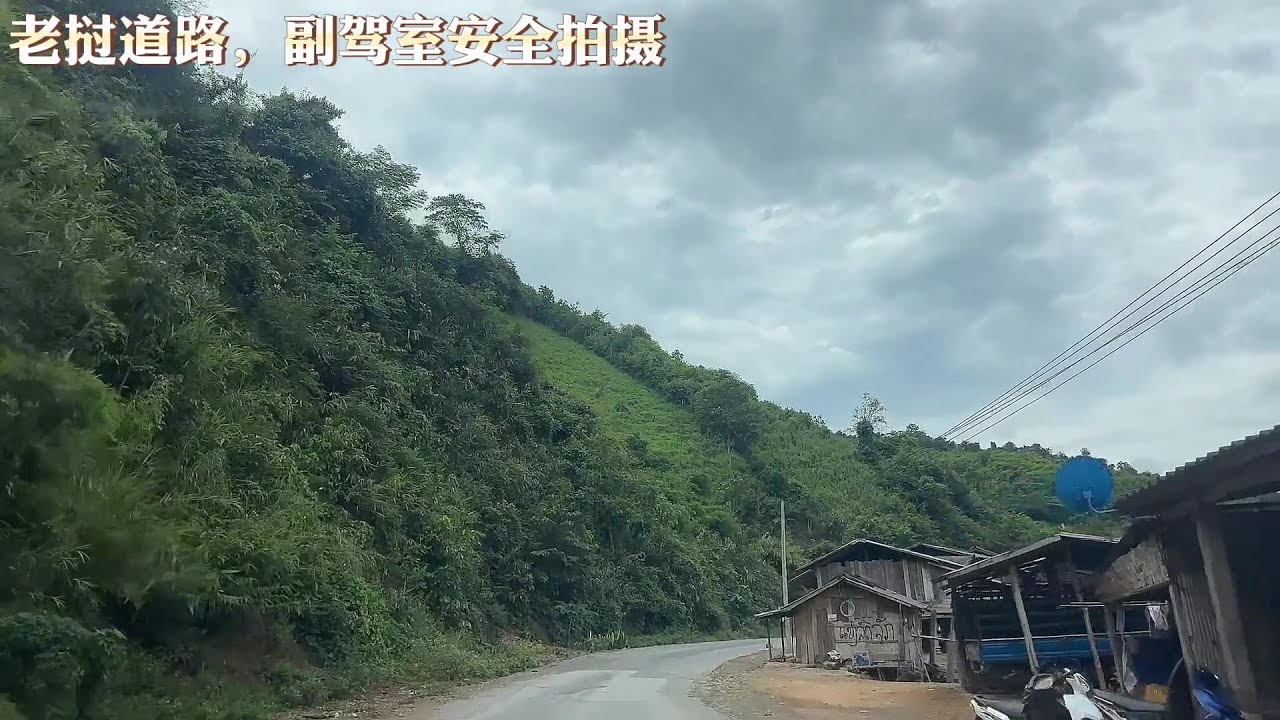 回万象途中买两个榴莲到迪哥家做客，老挝小姨子还没吃过榴莲#老撾生活#老撾媳婦#生活日常