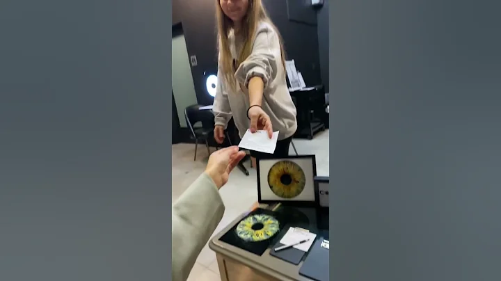 The picture of my iris just in 30 minutes. Unforgettable experience in Hollywood