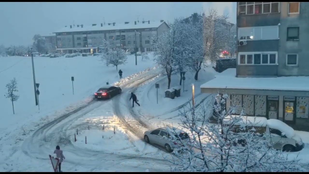 Bad drivers getting stuck in snow