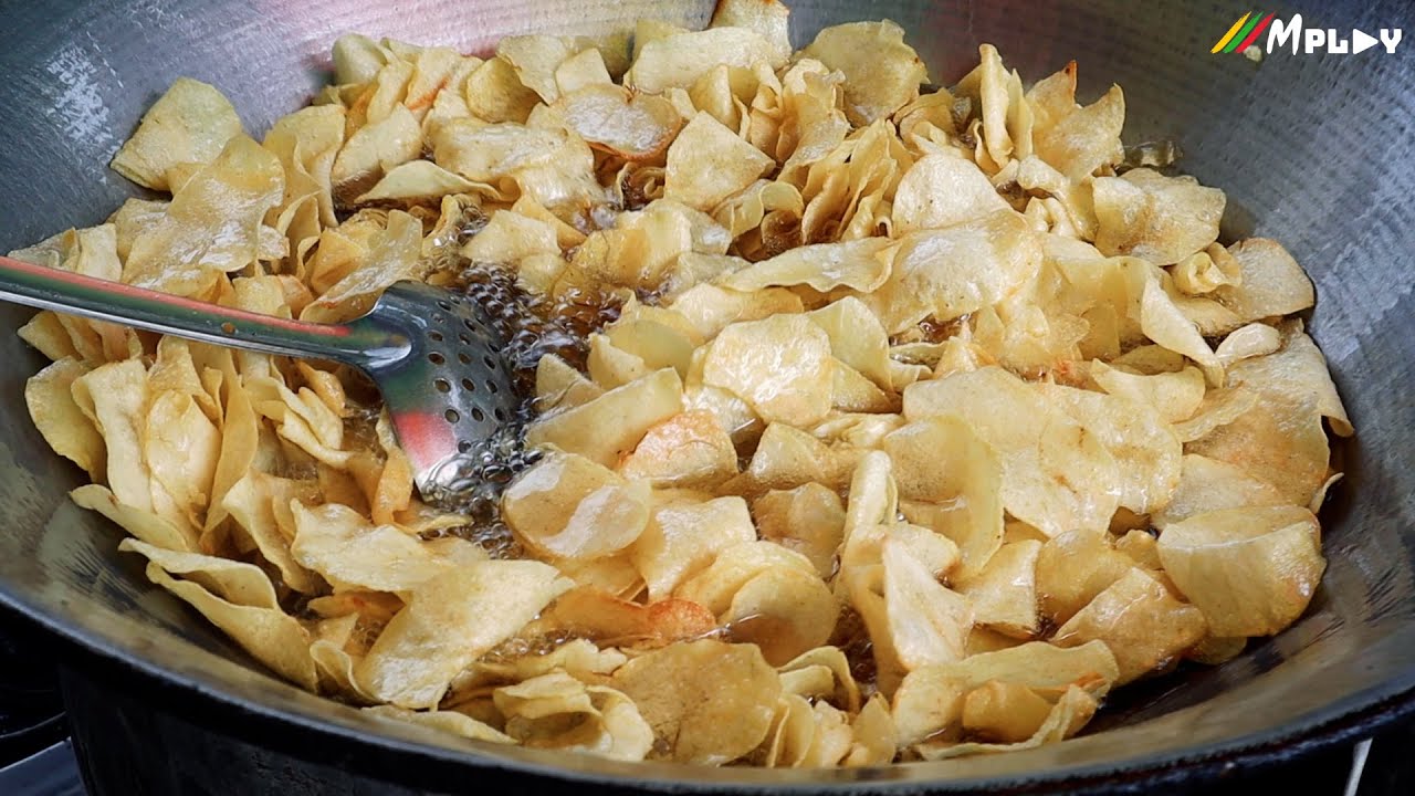 လမ်းမပေါ်က သဘာဝအရသာ အာလူးကြွပ်ကြော် 🥔🔥😋 Crispy Potato Chips / Yangon Street Food