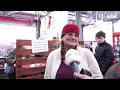 Coadă uriașă la micii lăudați din Obor, de 1 Mai: „Stau de o oră și jumătate pentru opt mici”