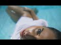 [News]Sucesso no TikTok, a cantora Gabi Lins lança o clipe de "Piscina", single com participação internacional